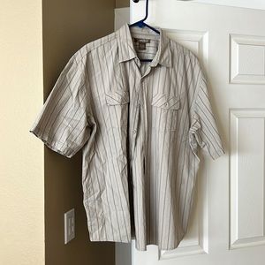 Men’s shirt sleeve button shirt with two pockets, size XL